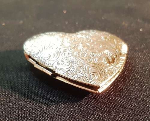 LOCKET ~ HEART SHAPED, PLATED