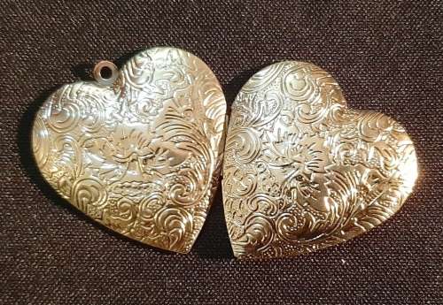 LOCKET ~ HEART SHAPED, PLATED