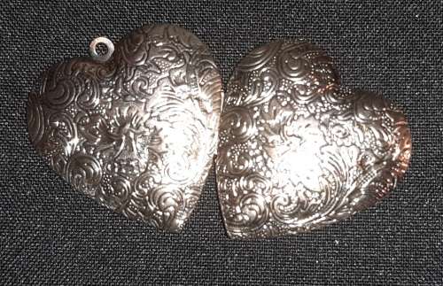 LOCKET ~ HEART SHAPED, PLATED