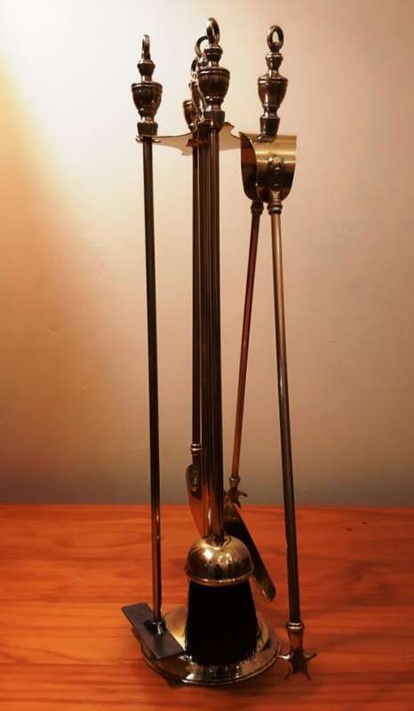 FULL SIZE, CLASSIC FIRE PLACE TOOL SET IN BRASS