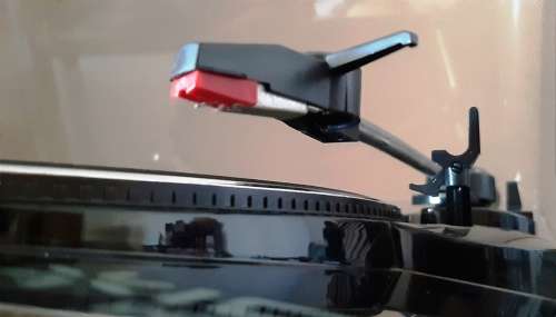 ION PROFILE LP USB TURNTABLE WITH RCA LINE-OUT