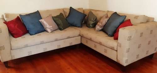L-SHAPE CORNER COUCH WITH MULTI-FUNCTIONAL ADAPTABILITY