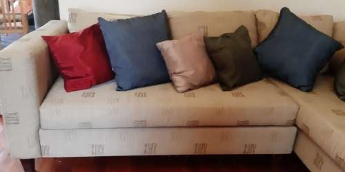 L-SHAPE CORNER COUCH WITH MULTI-FUNCTIONAL ADAPTABILITY