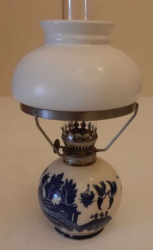 SMALL QUAINT OIL LAMP