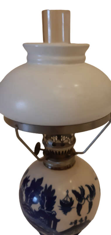 SMALL QUAINT OIL LAMP