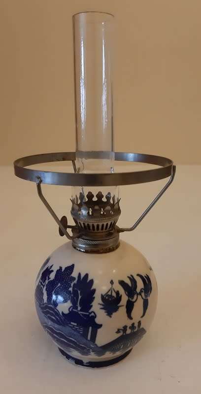 SMALL QUAINT OIL LAMP