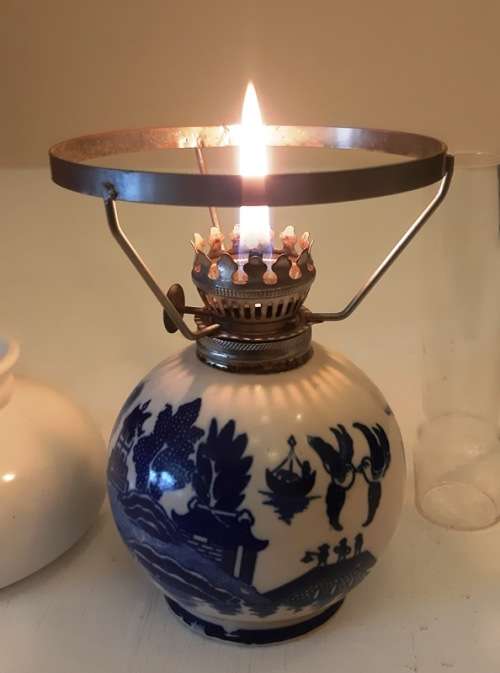 SMALL QUAINT OIL LAMP