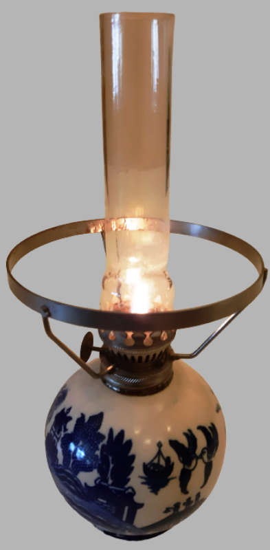 SMALL QUAINT OIL LAMP