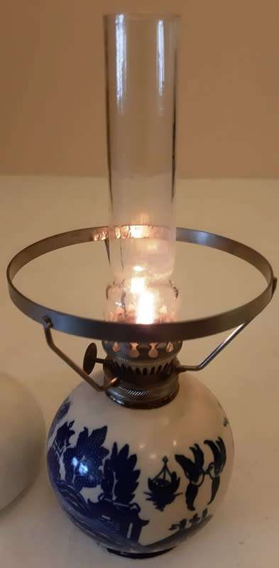 SMALL QUAINT OIL LAMP