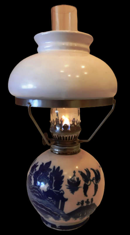 SMALL QUAINT OIL LAMP