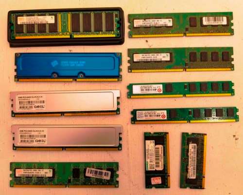 11 x MEMORY CARDS / MEMORY MODULES  DESKTOP & LAPTOP