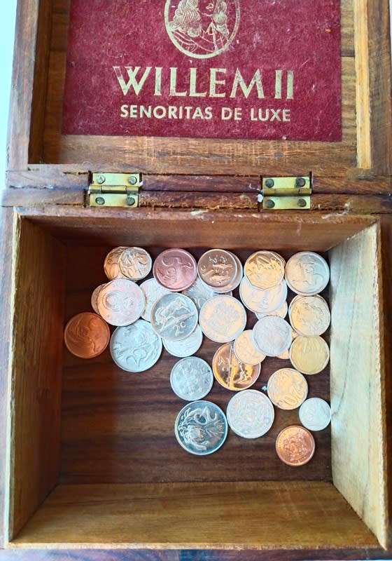 VINTAGE SOLID WOOD WILLEM II SENORITAS DELUXE CIGAR BOX ATTIC FIND