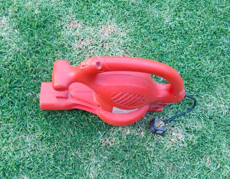 FLYMO TWISTER 2000 BLOWER AND VACUUM GARDEN