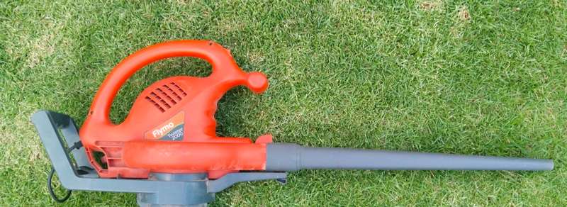 FLYMO TWISTER 2000 BLOWER AND VACUUM GARDEN