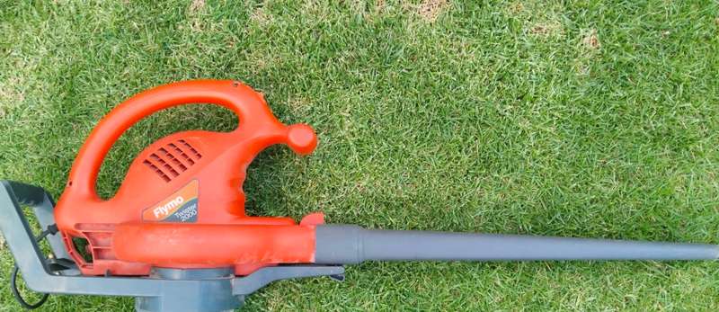 FLYMO TWISTER 2000 BLOWER AND VACUUM GARDEN