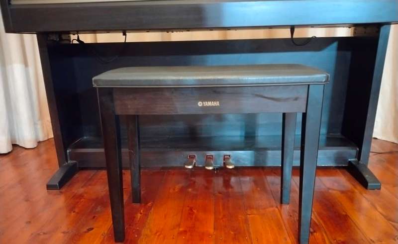 YAMAHA CLAVINOVA CLP-230
