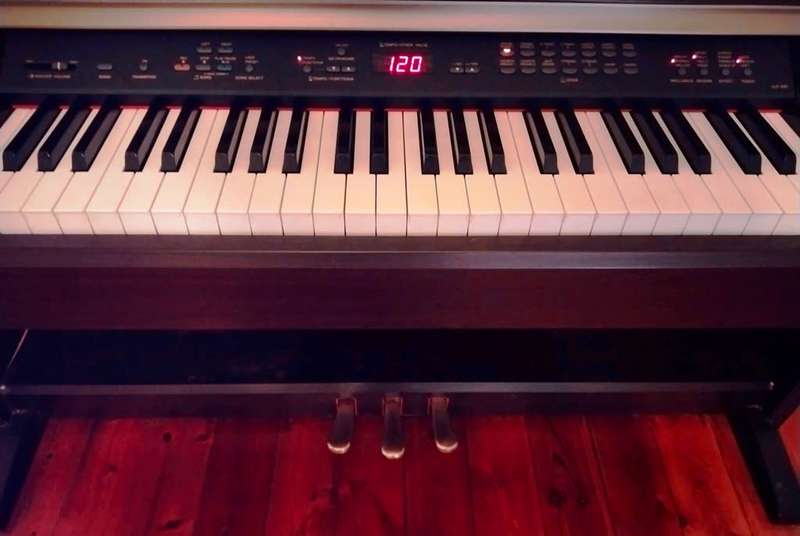 YAMAHA CLAVINOVA CLP-230