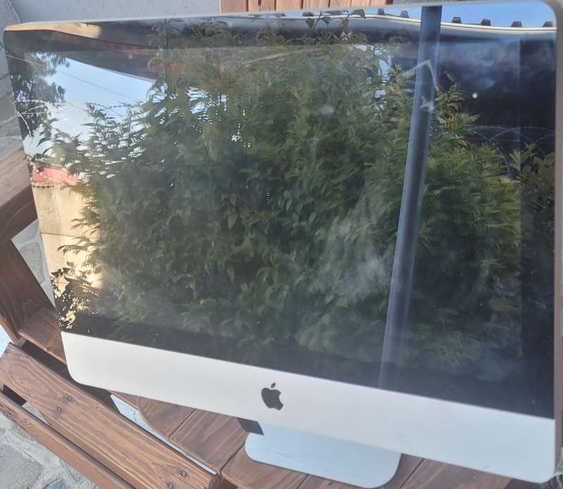 Apple iMac 21` Intel Core i3 [ Please Read]