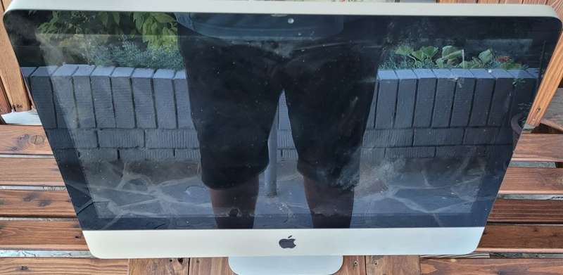 Apple iMac 21` Intel Core i3 [ Please Read]