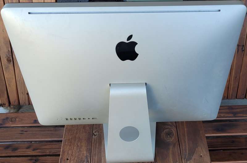 Apple iMac 21` Intel Core i3 [ Please Read]