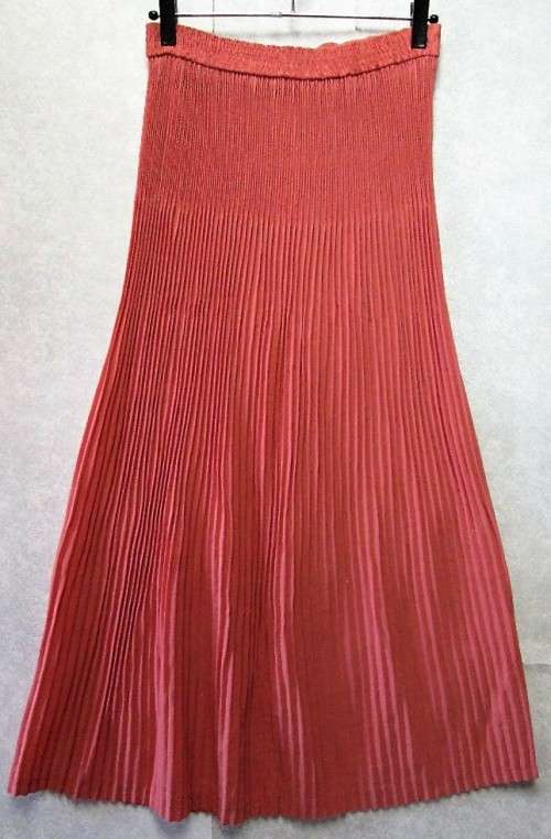 Vintage Salmon Pleated Skirt - Waist 68cm-84cm, Length 96cm