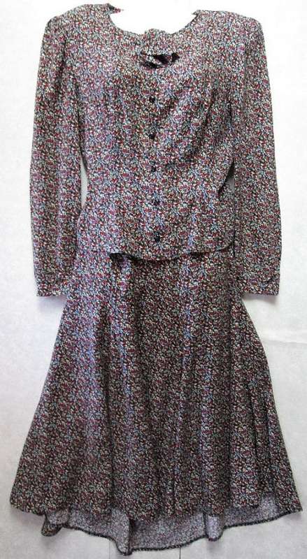 Vintage Viscose Patterned Two Piece Size 32cm (Skirt Waist 67cm)