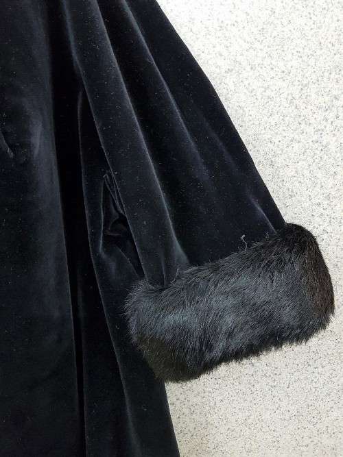 Vintage Velvet Jacket; Three Quarter Sleeves With(Real?) Fur Trim - Size 40