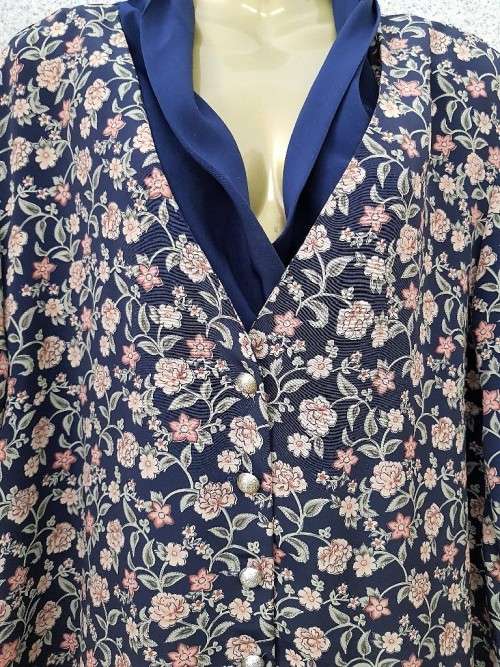 Floral Patterned Polyester/Rayon Longer Length Shirt - Size 42