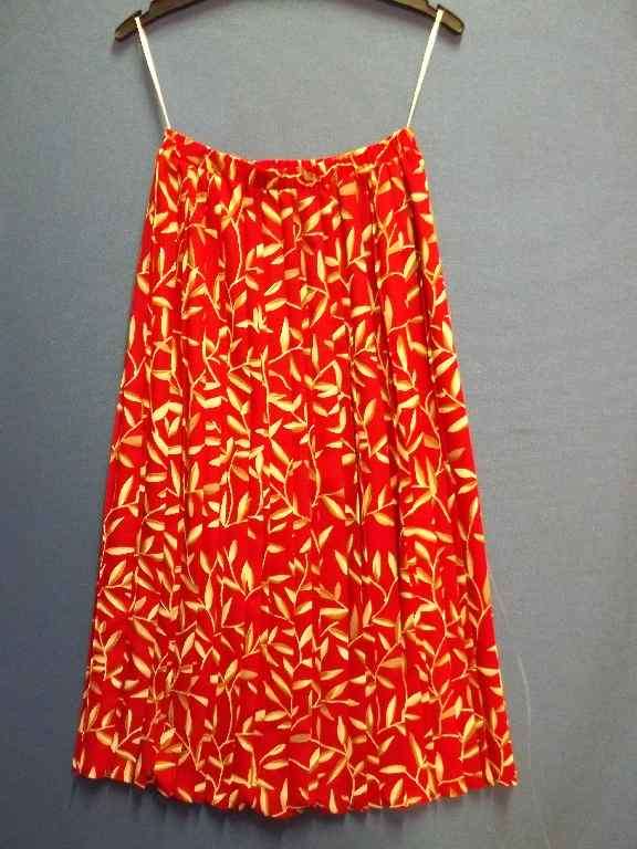 Pleated Red Patterned Skirt - Size 34 (c1980's)