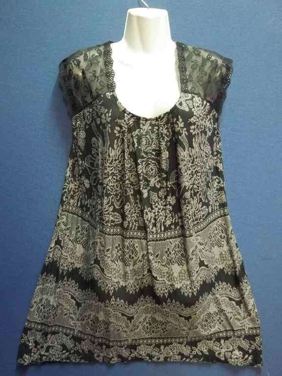 Long Length Loose Fit Black & Grey Patterned T-Shirt With Lace Detail - Size 32 * Quality Brand