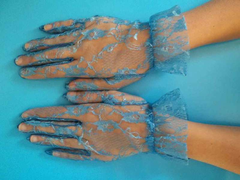 Short Blue Lace Gloves - Size L