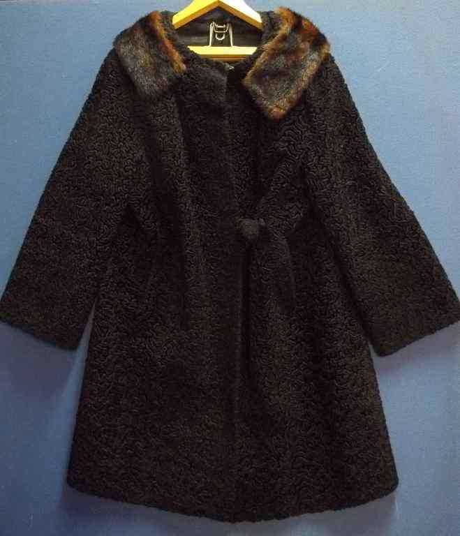 Superb Heavy Lined Vintage Black Jacket With Fur Collar - Size XL