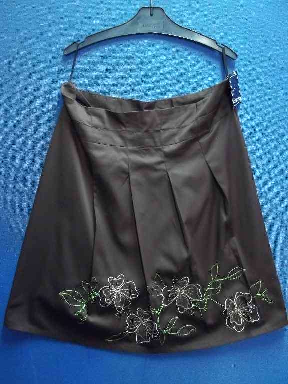 Chocolate Knee Length Skirt With Pleat & Embroidery Detail - Size 40 (New + Tag)