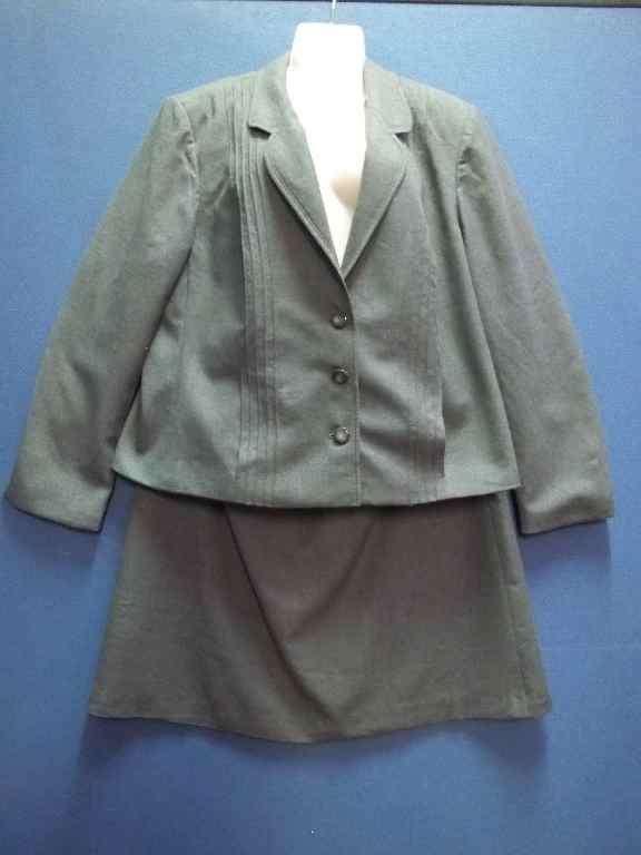 Vintage Fully Lined Pure Wool Two Piece - Size 46/48 (Chest 120cm, Waist 94cm, Hips 126cm)