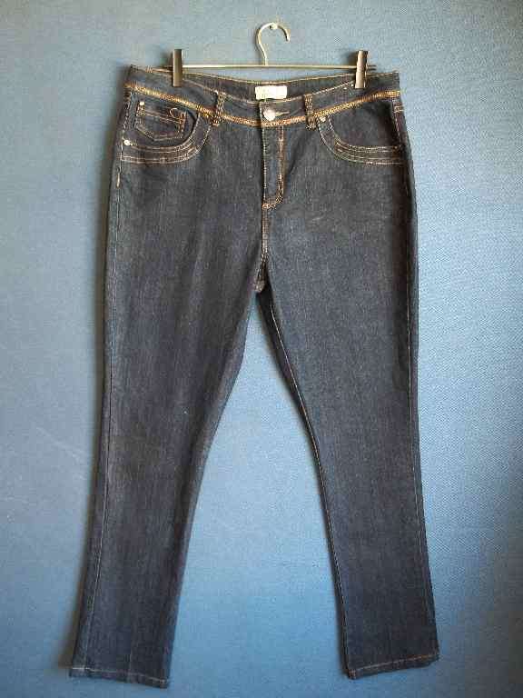 Stretch Blue Jeans - Size 40 * Quality Brand (Waist 90cm, Hips 110cm)