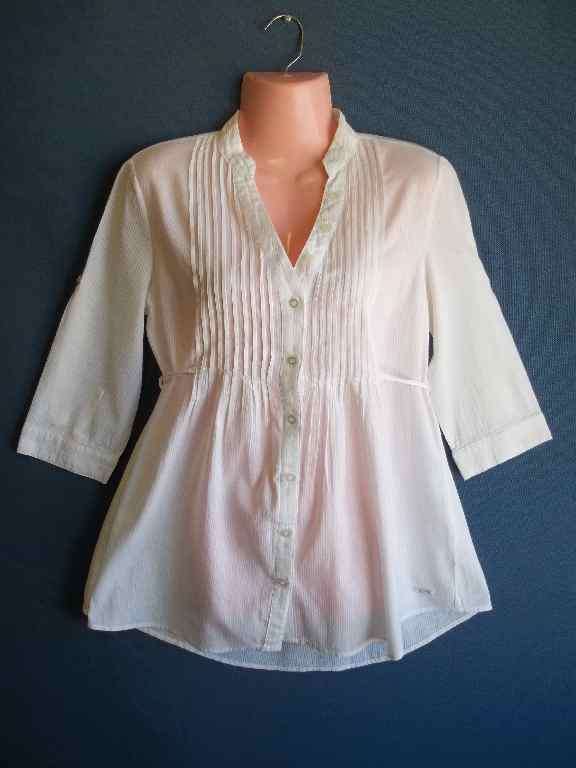 100% Cotton White Three Quarter Sleeve Shirt With Pleat & Tie Detail - Size 34 * Quality Brand