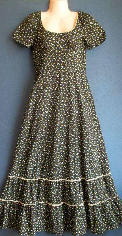 Floral Black Full Length c1970's Vintage/Vintage Look Dress - Size 32 (Chest 82cm)