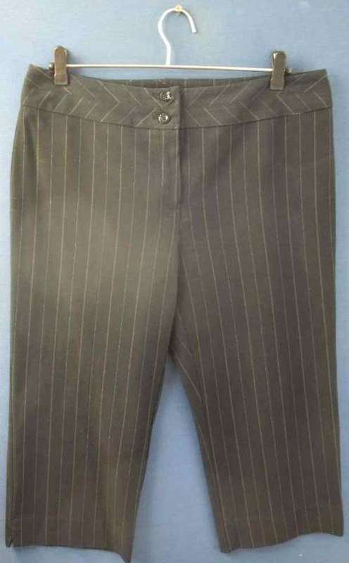 Navy With Fine Stripe Stretch Polyester/Viscose Capri Pants - Size 38 (Waist 88cm, Hips 104cm)
