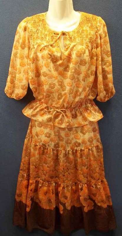 Vintage Floral Lightweight Polyester or Nylon 2 Piece +/- Size 34 (Chest 96cm, Waist 64cm, Hip 96cm)
