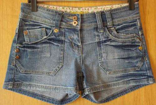 Stretch Denim Shorts - Size 32 (Waist 72cm, Hip 86cm) * Quality Brand