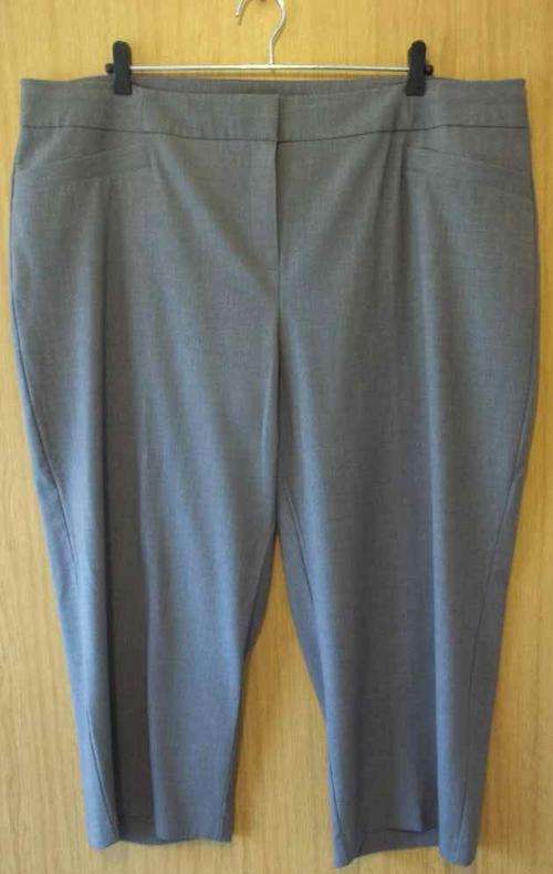 Grey Stretch Polyester/Rayon 3/4 Pants - Size 46 (Waist 122cm, Hip 132cm) * Quality Brand