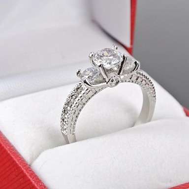 Exquisite Luxurious Women's1.33ct Cubic Zircon Tone w/accents Crown Engagement Ring. Size 7