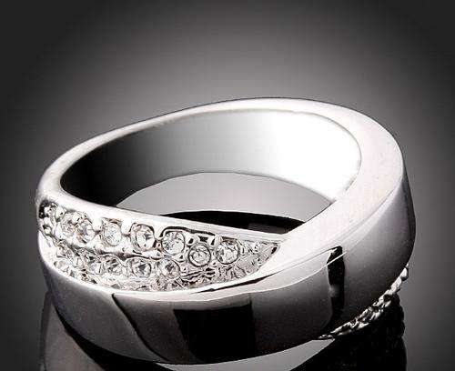 Brand New Fashion Sterling Silver with Austrian Crystal Ring!!!!! Size 7