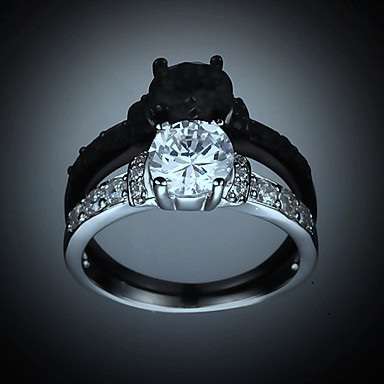Exquisite Hot Fashion Silver Plated Engagement Ring with Shiny Rhinestone - Size7