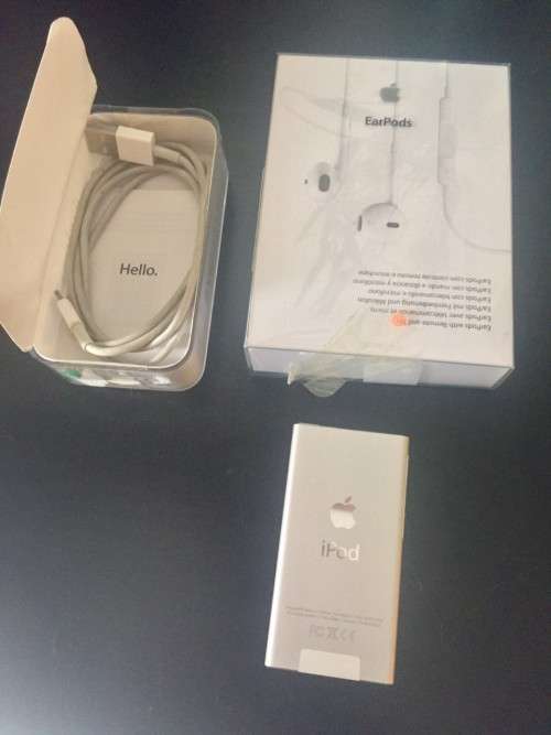 Apple Ipod Nano 16GB Silver model A3446 (7th Generation) + FREE Earpods