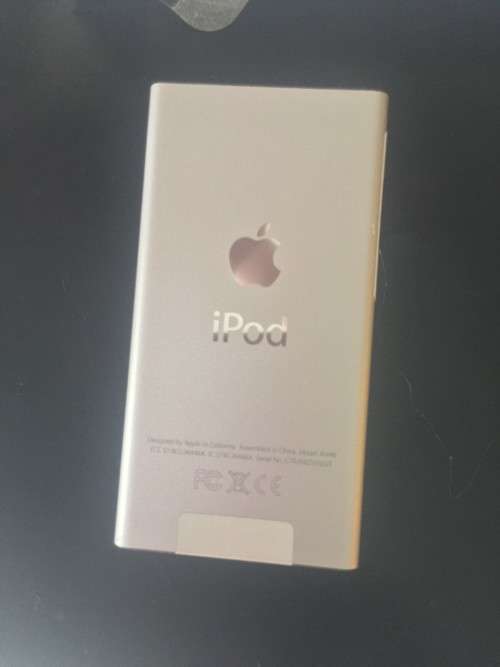 Apple Ipod Nano 16GB Silver model A3446 (7th Generation) + FREE Earpods