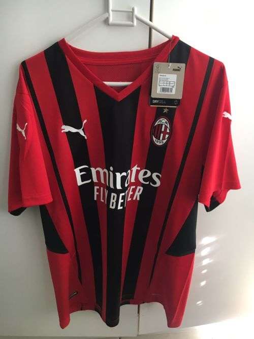 Authentic AC Milan 2021 / 2022 home jersey