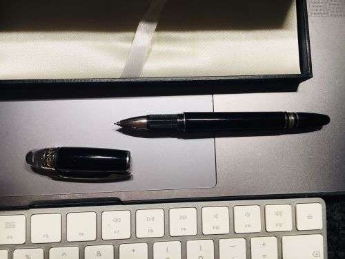 Montblanc StarWalker UltraBlack Precious Resin Fineliner