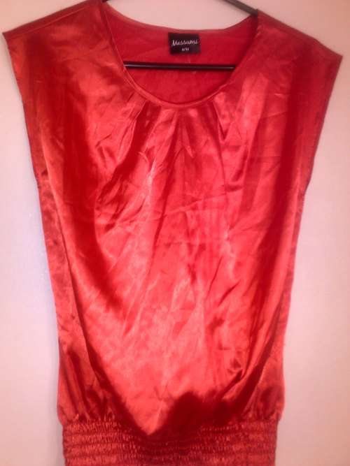 Size 8/32    Orange Silky Sleeveless Top