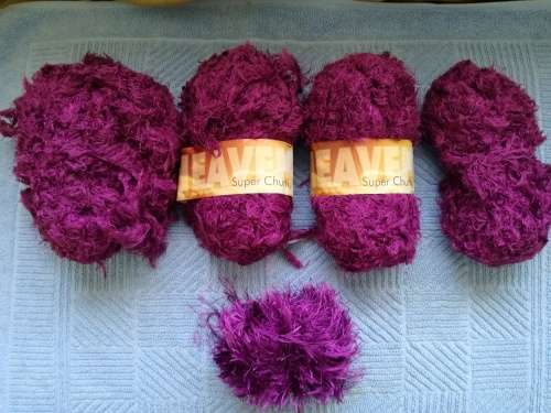 4 balls of knitting wool (pls read description)